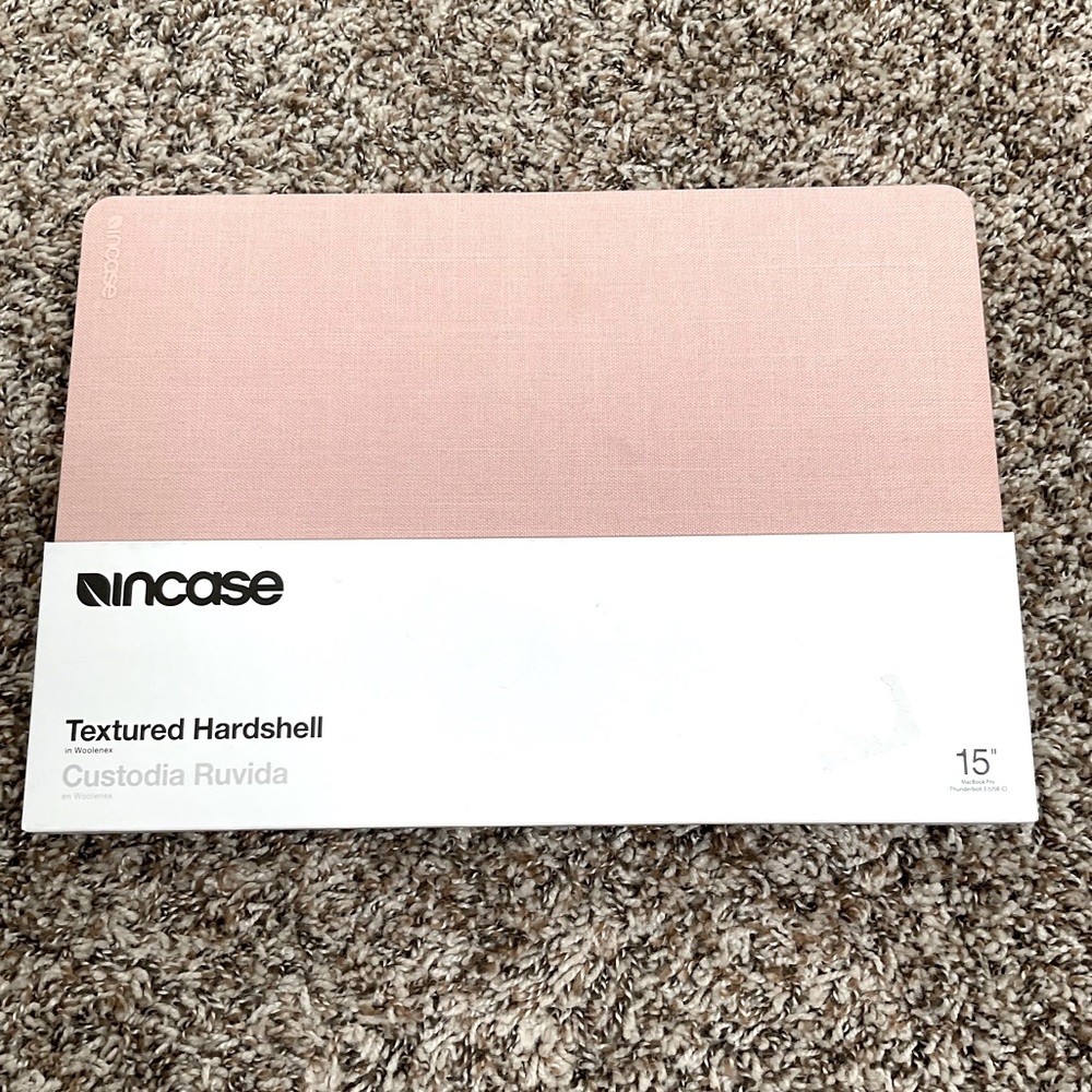 NWT 15” textured hardshell MacBook case/cover, dusty pink, woolenex durability